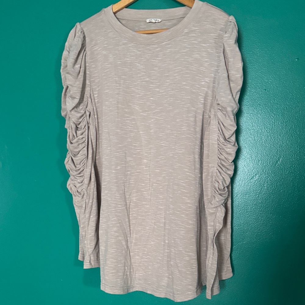 🍦🍨🍦🍨JODIFL Heathered Cream Ruched Long Sleeve Top
